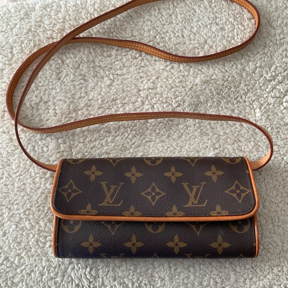 Louis Vuitton Monogram Twin Pochette PM AUTHENTIC EUC - Picture 6 of 6